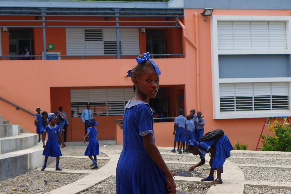 Ein Mädchen von der Schule in Haiti, Quelle: Katrin Meindl